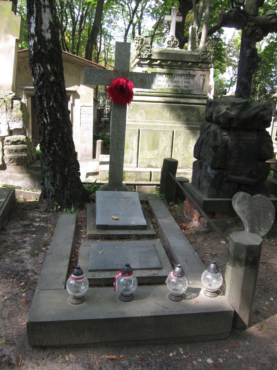 Pomnik przed remontem