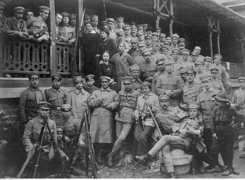 Strzelcy na krakowskich Oleandrach, sierpień 1914 r. (fot. NAC)