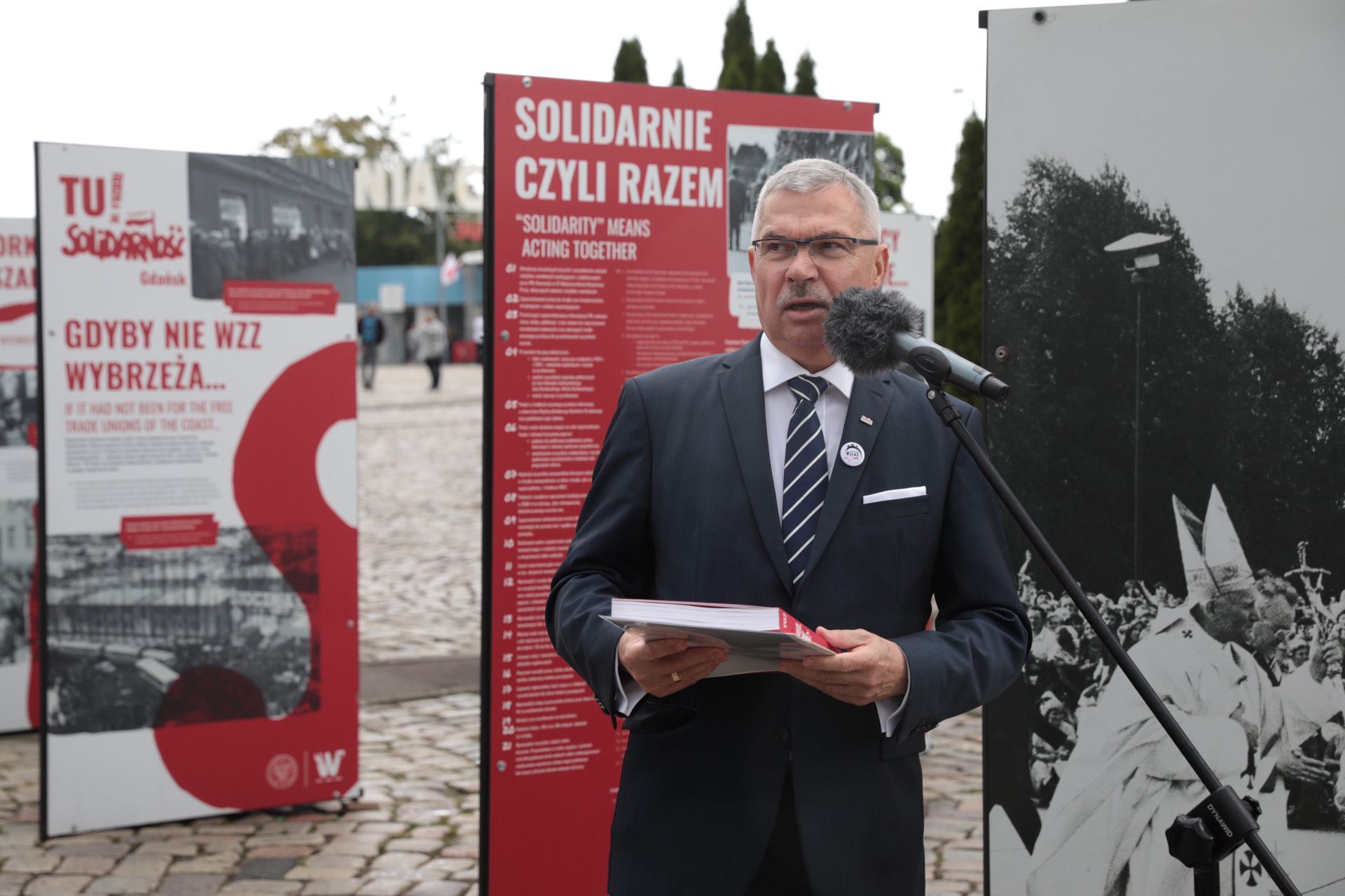 Wystawa IPN „TU rodziła się Solidarność” na placu Solidarności w Gdańsku – 31 sierpnia 2021. Fot. Mikołaj Bujak (IPN) Wystawa IPN „TU rodziła się Solidarność” na placu Solidarności w Gdańsku – 31 sierpnia 2021. Fot. Mikołaj Bujak (IPN)