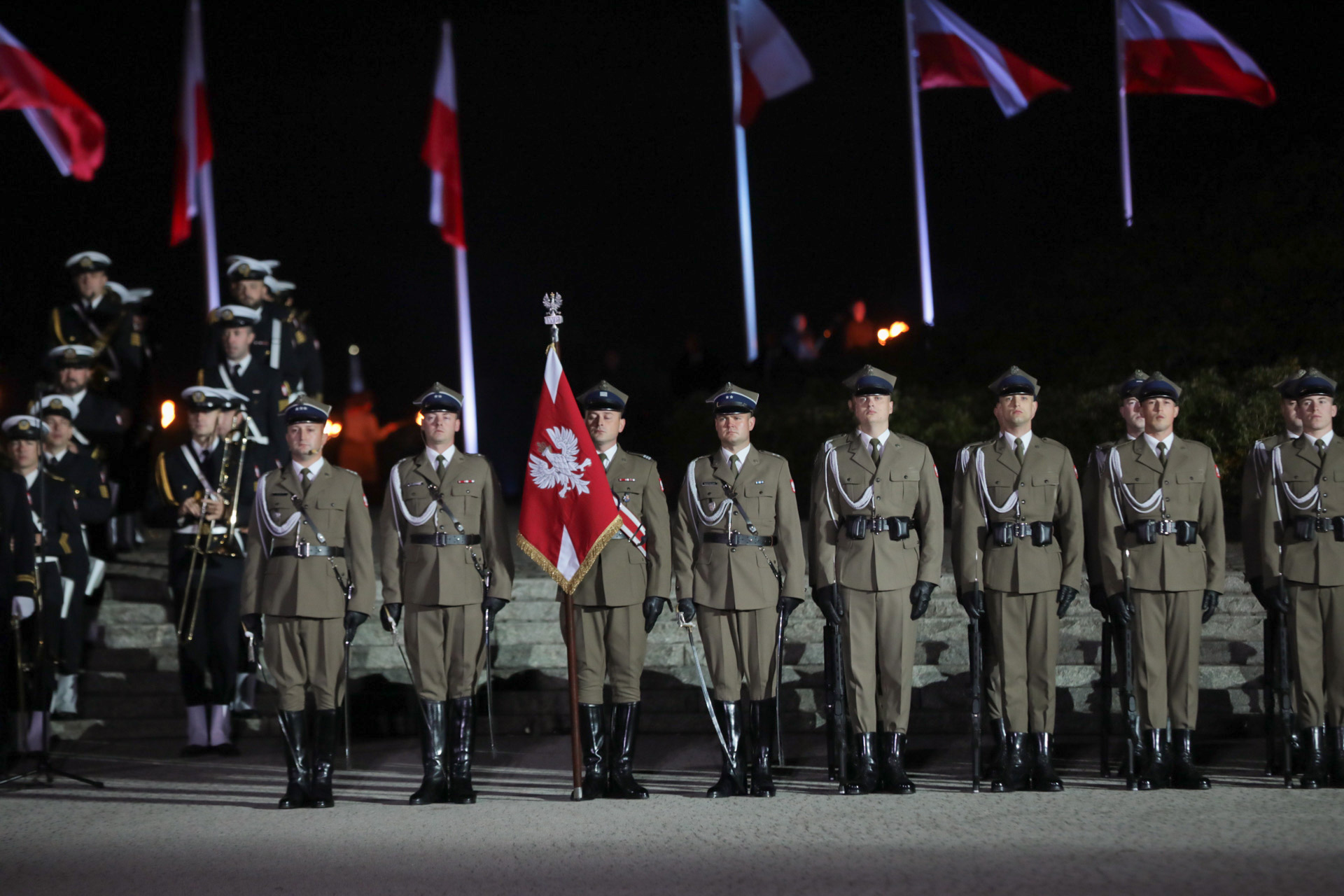 Uroczystości rocznicowe pod pomnikiem Obrońców Wybrzeża na Westerplatte – Gdańsk, 1 września 2021. Fot. Mikołaj Bujak (IPN) Uroczystości rocznicowe pod pomnikiem Obrońców Wybrzeża na Westerplatte – Gdańsk, 1 września 2021. Fot. Mikołaj Bujak (IPN)
