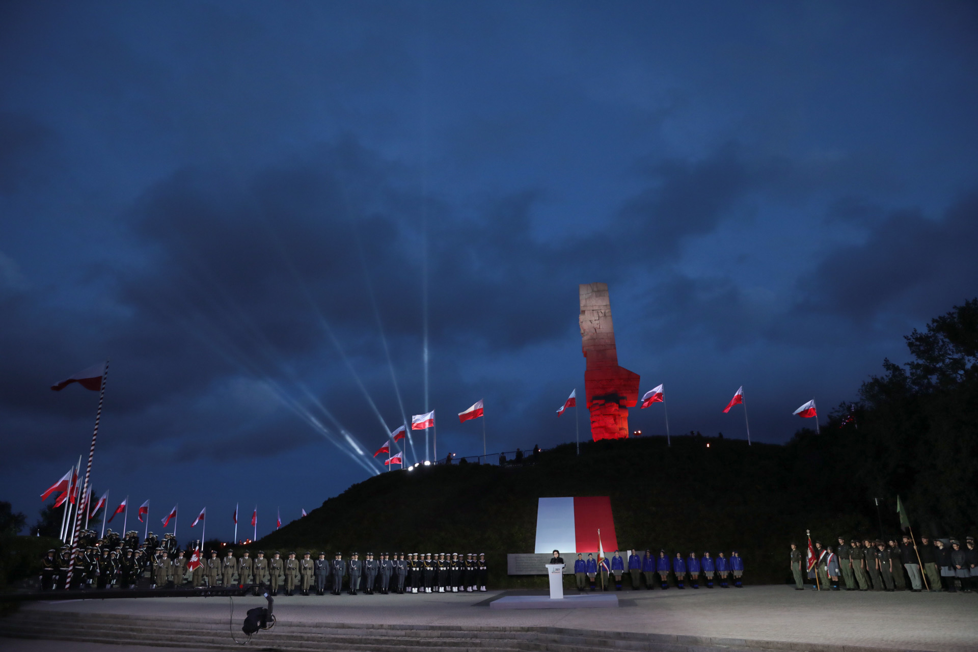 Uroczystości rocznicowe pod pomnikiem Obrońców Wybrzeża na Westerplatte – Gdańsk, 1 września 2021. Fot. Mikołaj Bujak (IPN) Uroczystości rocznicowe pod pomnikiem Obrońców Wybrzeża na Westerplatte – Gdańsk, 1 września 2021. Fot. Mikołaj Bujak (IPN)