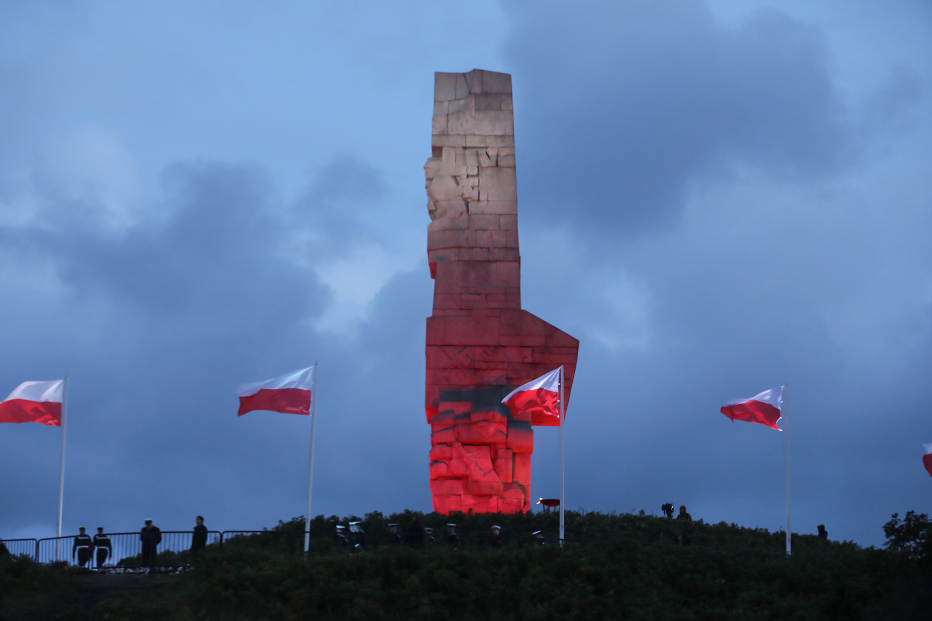 Uroczystości rocznicowe pod pomnikiem Obrońców Wybrzeża na Westerplatte – Gdańsk, 1 września 2021. Fot. Mikołaj Bujak (IPN) Uroczystości rocznicowe pod pomnikiem Obrońców Wybrzeża na Westerplatte – Gdańsk, 1 września 2021. Fot. Mikołaj Bujak (IPN)