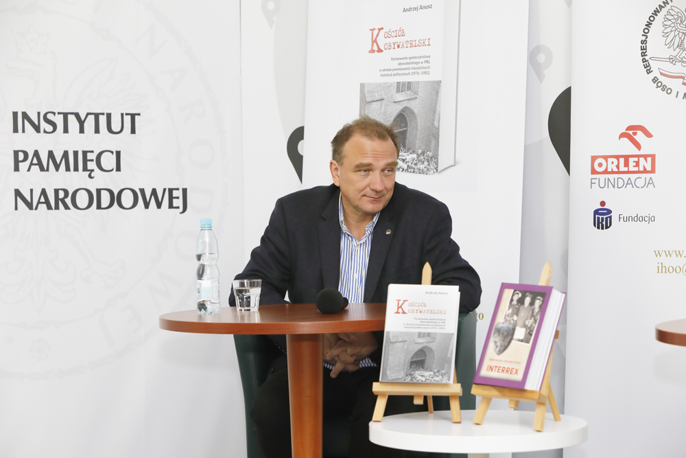 Dr Andrzej Anusz podczas rozmowy o roli kardynała Stefana Wyszyńskiego w kształtowaniu opozycji niepodległościowej – 6 września 2021. Fot. Piotr Życieński (IPN) Dr Andrzej Anusz podczas rozmowy o roli kardynała Stefana Wyszyńskiego w kształtowaniu opozycji niepodległościowej – 6 września 2021. Fot. Piotr Życieński (IPN)