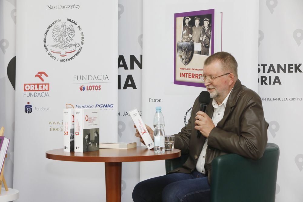 Mirosław Lewandowski podczas rozmowy o roli kardynała Stefana Wyszyńskiego w kształtowaniu opozycji niepodległościowej – 6 września 2021. Fot. Piotr Życieński (IPN) Mirosław Lewandowski podczas rozmowy o roli kardynała Stefana Wyszyńskiego w kształtowaniu opozycji niepodległościowej – 6 września 2021. Fot. Piotr Życieński (IPN)