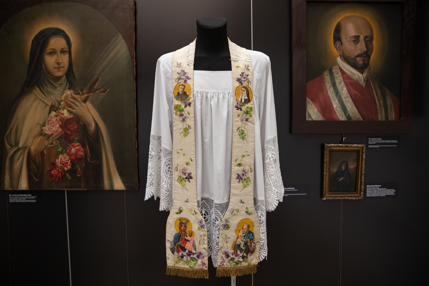 Wystawa „Ks. Władysław Gurgacz. Kapelan Polski Podziemnej” – Kraków, 14 września 2021. Fot. Mikołaj Bujak (IPN) Wystawa „Ks. Władysław Gurgacz. Kapelan Polski Podziemnej” – Kraków, 14 września 2021. Fot. Mikołaj Bujak (IPN)