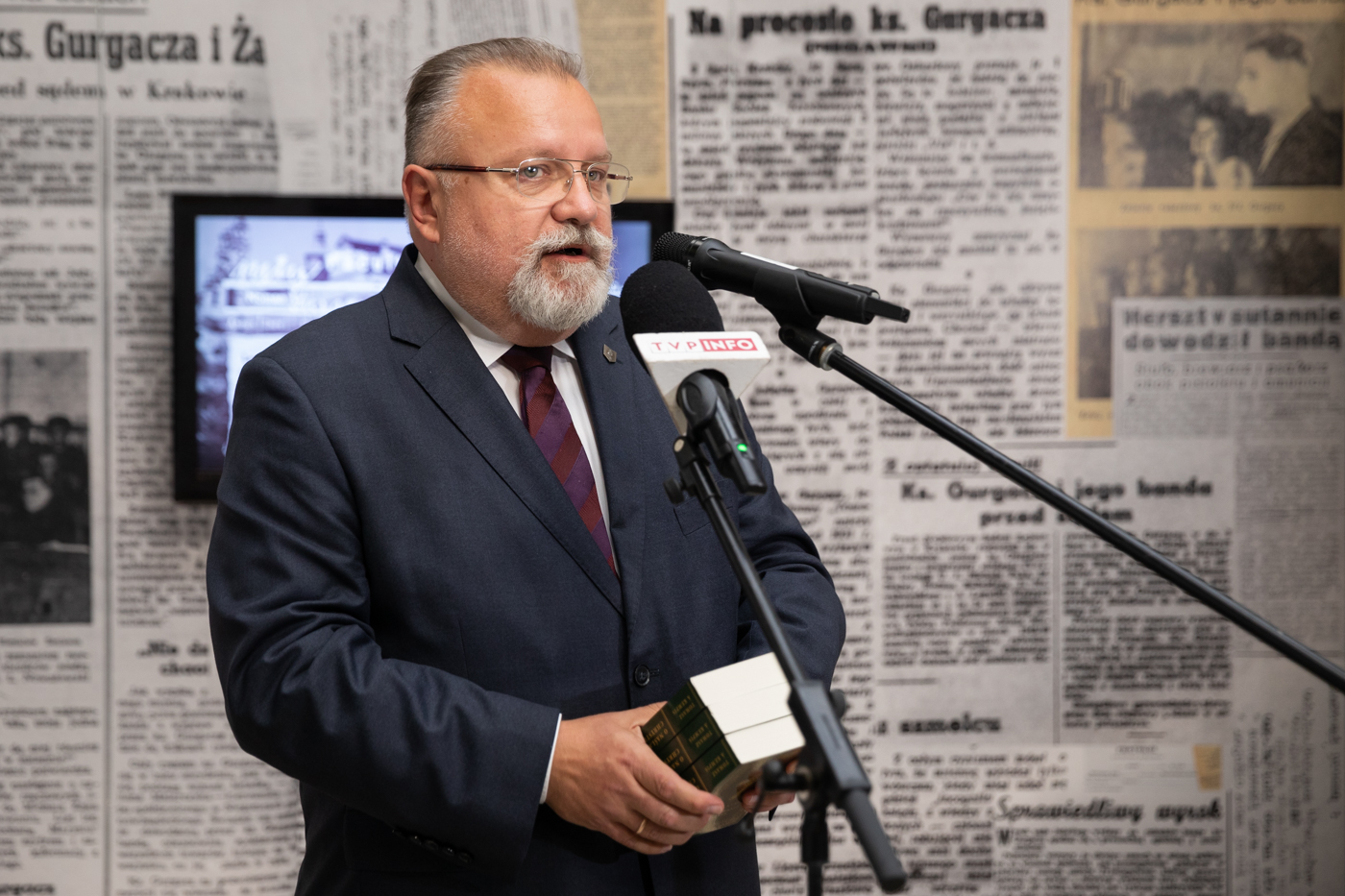 Dyrektor Muzeum Żołnierzy Wyklętych i Więźniów Politycznych PRL Jacek Pawłowicz podczas otwarcia wystawy „Ks. Władysław Gurgacz. Kapelan Polski Podziemnej” – Kraków, 14 września 2021. Fot. Mikołaj Bujak (IPN) Dyrektor Muzeum Żołnierzy Wyklętych i Więźniów Politycznych PRL Jacek Pawłowicz podczas otwarcia wystawy „Ks. Władysław Gurgacz. Kapelan Polski Podziemnej” – Kraków, 14 września 2021. Fot. Mikołaj Bujak (IPN)