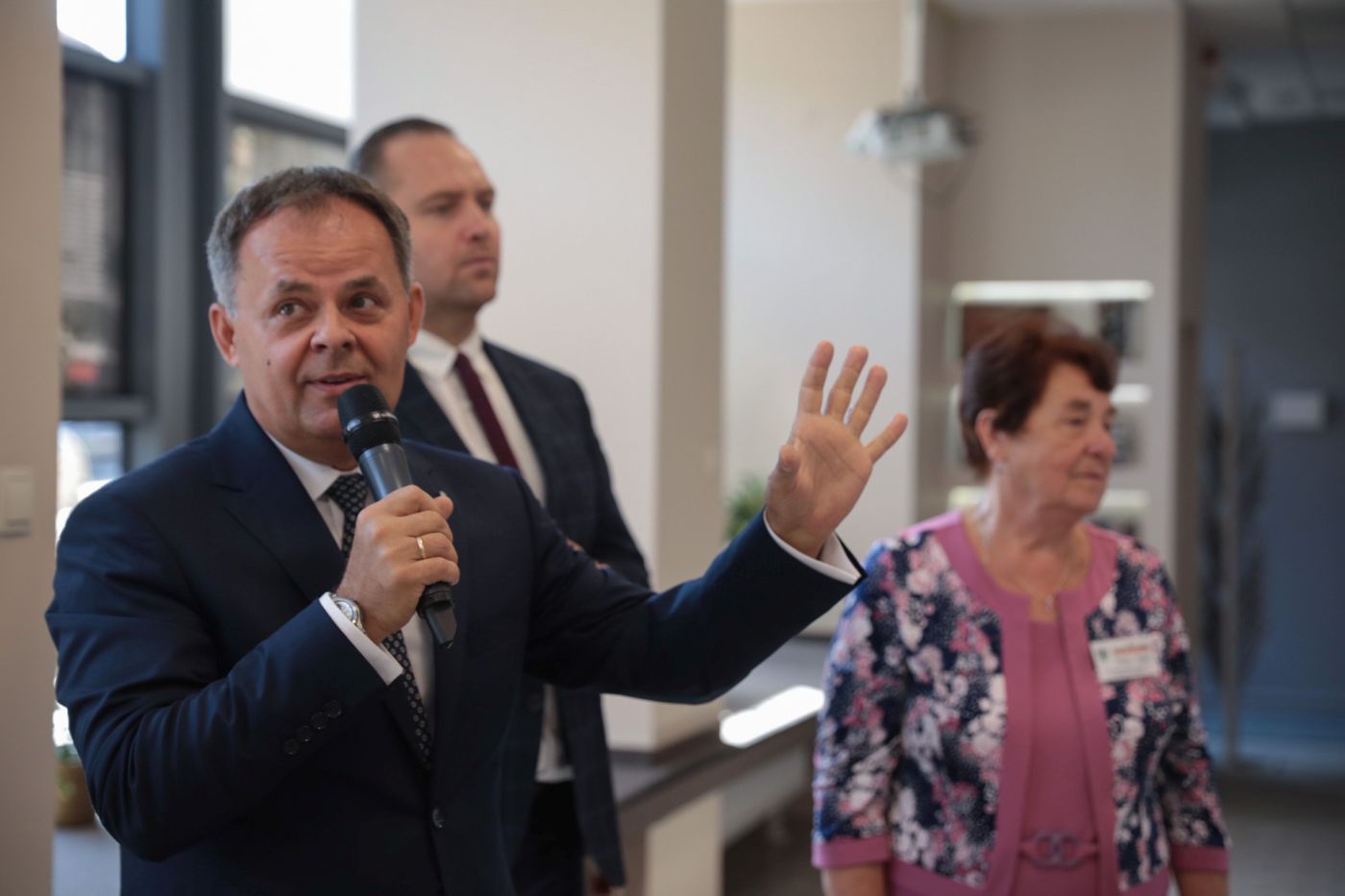 Otwarcie wystawy „Na straży pamięci. 30 lat działalności Stowarzyszenia Kielecka Rodzina Katyńska” – Kielce, 15 września 2021. Fot. Mikołaj Bujak (IPN) Otwarcie wystawy „Na straży pamięci. 30 lat działalności Stowarzyszenia Kielecka Rodzina Katyńska” – Kielce, 15 września 2021. Fot. Mikołaj Bujak (IPN)