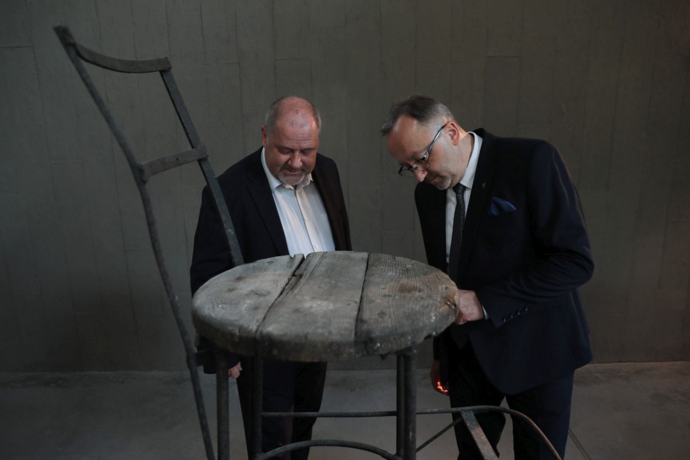 Wiceprezes IPN dr hab. Karol Polejowski w Mauzoleum Martyrologii Wsi Polskich w Michniowie – 15 września 2021. Fot. Mikołaj Bujak (IPN) Wiceprezes IPN dr hab. Karol Polejowski w Mauzoleum Martyrologii Wsi Polskich w Michniowie – 15 września 2021. Fot. Mikołaj Bujak (IPN)