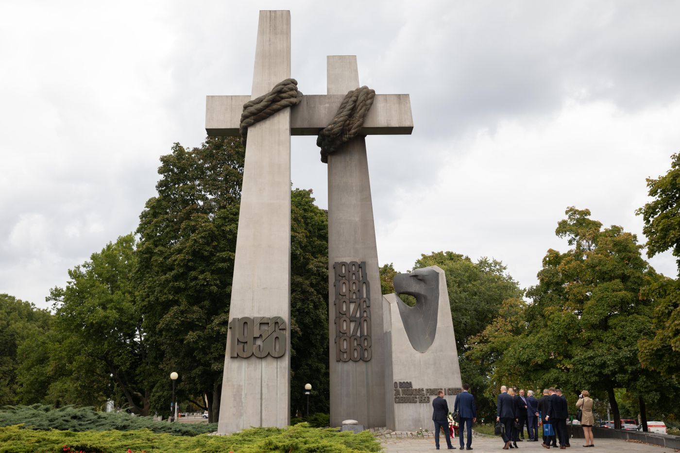 Złożenie kwiatów pod pomnikiem Ofiar Czerwca 1956 – Poznań, 21 września 2021. Fot. Mikołaj Bujak Złożenie kwiatów pod pomnikiem Ofiar Czerwca 1956 – Poznań, 21 września 2021. Fot. Mikołaj Bujak
