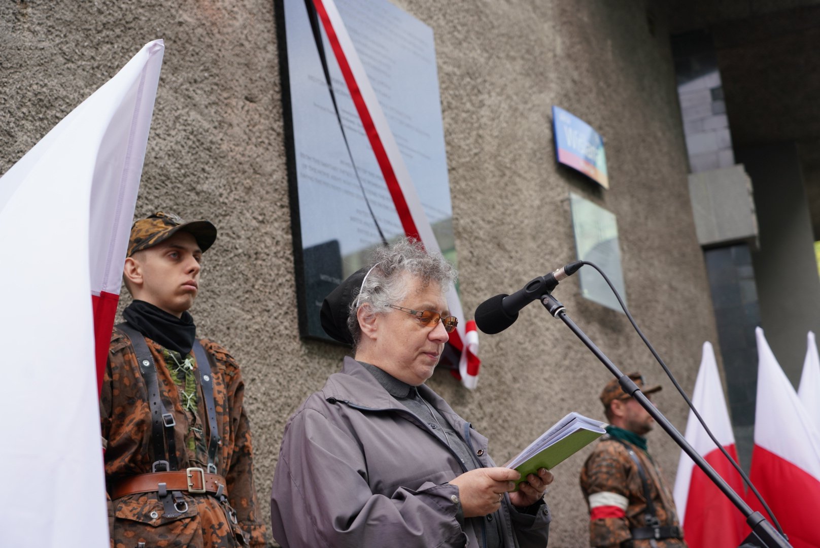 Uroczystość odsłonięcia tablicy upamiętniającej bohaterskie siostry urszulanki z patrolu sanitarnego Wojskowej Służby Kobiet Obwodu I AK Śródmieście – Warszawa, 28 września 2021. Fot. Mateusz Niegowski (IPN) Uroczystość odsłonięcia tablicy upamiętniającej bohaterskie siostry urszulanki z patrolu sanitarnego Wojskowej Służby Kobiet Obwodu I AK Śródmieście – Warszawa, 28 września 2021. Fot. Mateusz Niegowski (IPN)