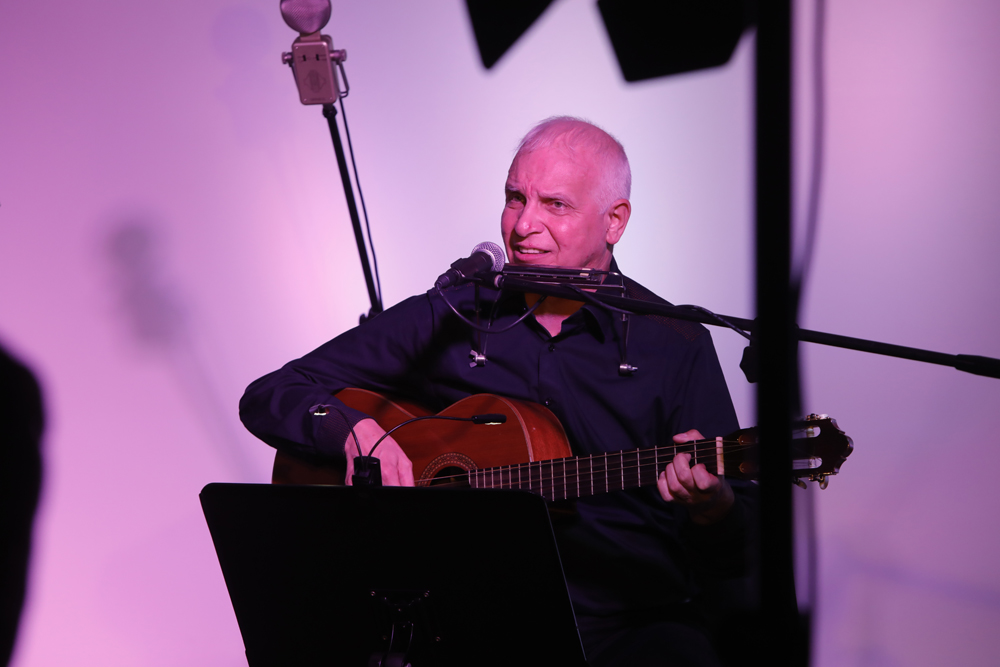 Koncert Sławomira Zygmunta „Z wiatrem” z okazji 100-lecia urodzin Krzysztofa Kamila Baczyńskiego – Warszawa, 28 września 2021. Fot. Piotr Życieński (IPN) Koncert Sławomira Zygmunta „Z wiatrem” z okazji 100-lecia urodzin Krzysztofa Kamila Baczyńskiego – Warszawa, 28 września 2021. Fot. Piotr Życieński (IPN)