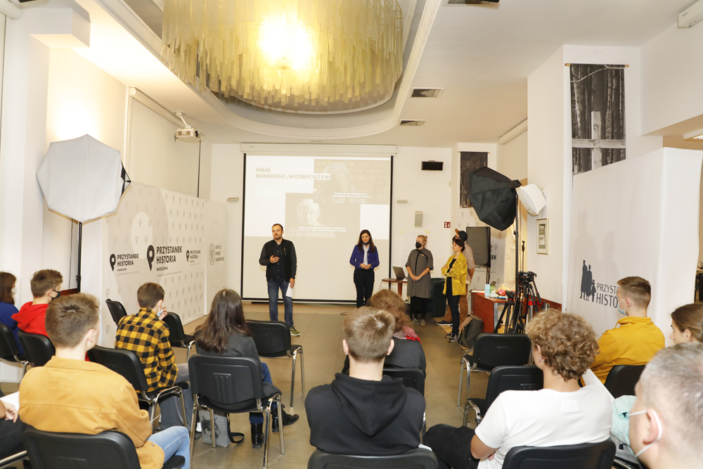 Finał III edycji konkursu „Niezwyciężeni 1920. Obrońcy Ojczyzny” – warsztaty filmowe – 23-27 września 2021. Fot. Piotr Życieński (IPN) Finał III edycji konkursu „Niezwyciężeni 1920. Obrońcy Ojczyzny” – warsztaty filmowe – 23-27 września 2021. Fot. Piotr Życieński (IPN)
