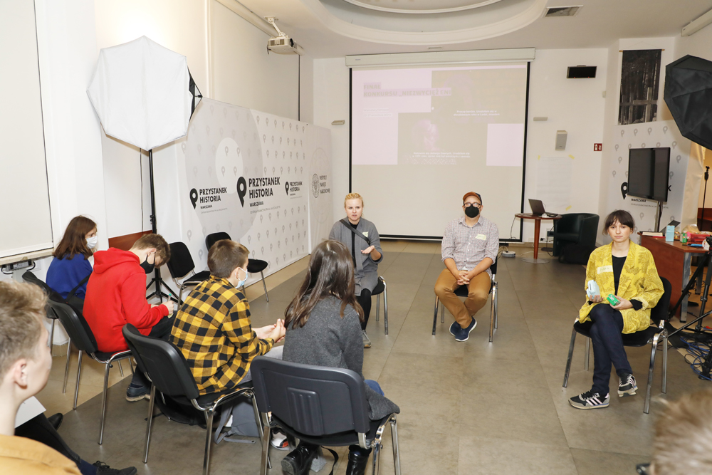 Finał III edycji konkursu „Niezwyciężeni 1920. Obrońcy Ojczyzny” – warsztaty filmowe – 23-27 września 2021. Fot. Piotr Życieński (IPN) Finał III edycji konkursu „Niezwyciężeni 1920. Obrońcy Ojczyzny” – warsztaty filmowe – 23-27 września 2021. Fot. Piotr Życieński (IPN)