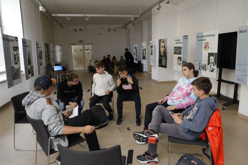 Finał III edycji konkursu „Niezwyciężeni 1920. Obrońcy Ojczyzny” – warsztaty filmowe – 23-27 września 2021. Fot. Piotr Życieński (IPN) Finał III edycji konkursu „Niezwyciężeni 1920. Obrońcy Ojczyzny” – warsztaty filmowe – 23-27 września 2021. Fot. Piotr Życieński (IPN)