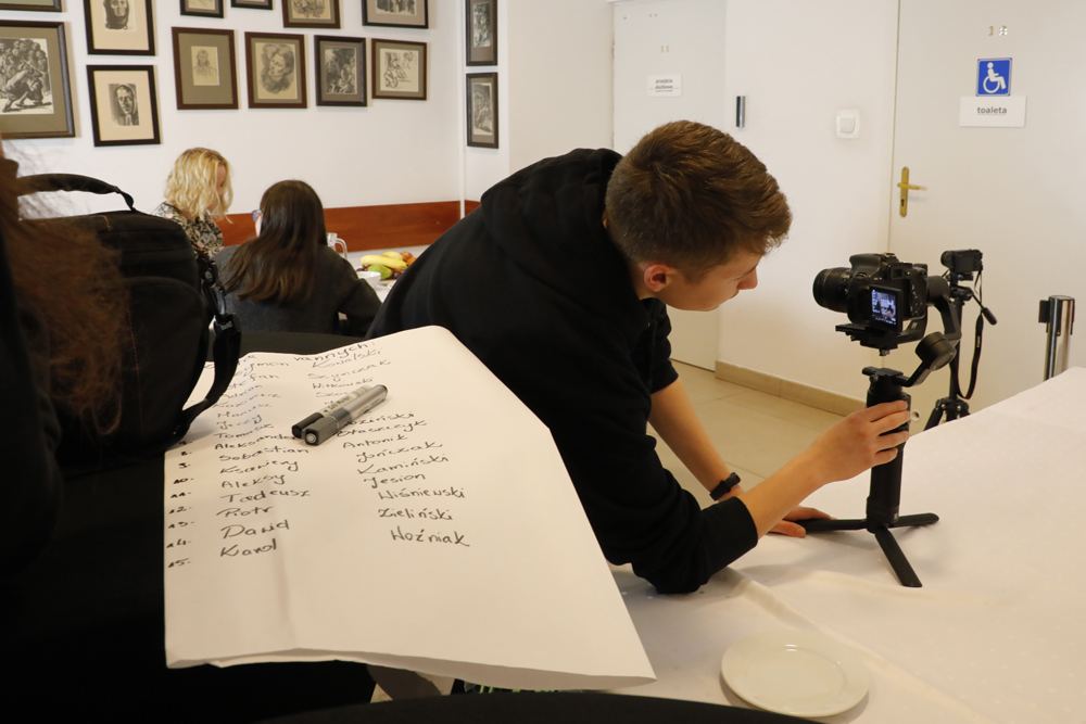 Finał III edycji konkursu „Niezwyciężeni 1920. Obrońcy Ojczyzny” – warsztaty filmowe – 23-27 września 2021. Fot. Piotr Życieński (IPN) Finał III edycji konkursu „Niezwyciężeni 1920. Obrońcy Ojczyzny” – warsztaty filmowe – 23-27 września 2021. Fot. Piotr Życieński (IPN)