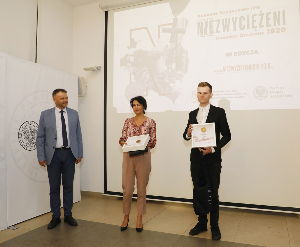 Gala Finałowa III edycji konkursu „Niezwyciężeni 1920. Obrońcy Ojczyzny” – 27 września 2021. Fot. Piotr Życieński (IPN) Gala Finałowa III edycji konkursu „Niezwyciężeni 1920. Obrońcy Ojczyzny” – 27 września 2021. Fot. Piotr Życieński (IPN)