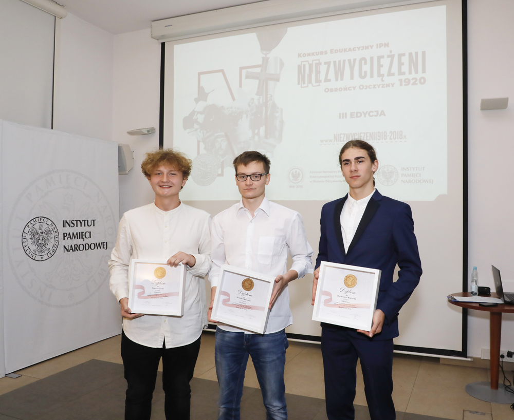 Gala Finałowa III edycji konkursu „Niezwyciężeni 1920. Obrońcy Ojczyzny” – 27 września 2021. Fot. Piotr Życieński (IPN) Gala Finałowa III edycji konkursu „Niezwyciężeni 1920. Obrońcy Ojczyzny” – 27 września 2021. Fot. Piotr Życieński (IPN)