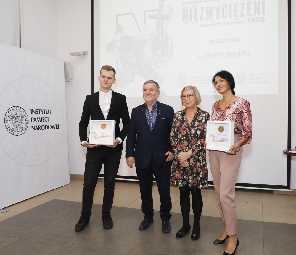 Gala Finałowa III edycji konkursu „Niezwyciężeni 1920. Obrońcy Ojczyzny” – 27 września 2021. Fot. Piotr Życieński (IPN) Gala Finałowa III edycji konkursu „Niezwyciężeni 1920. Obrońcy Ojczyzny” – 27 września 2021. Fot. Piotr Życieński (IPN)