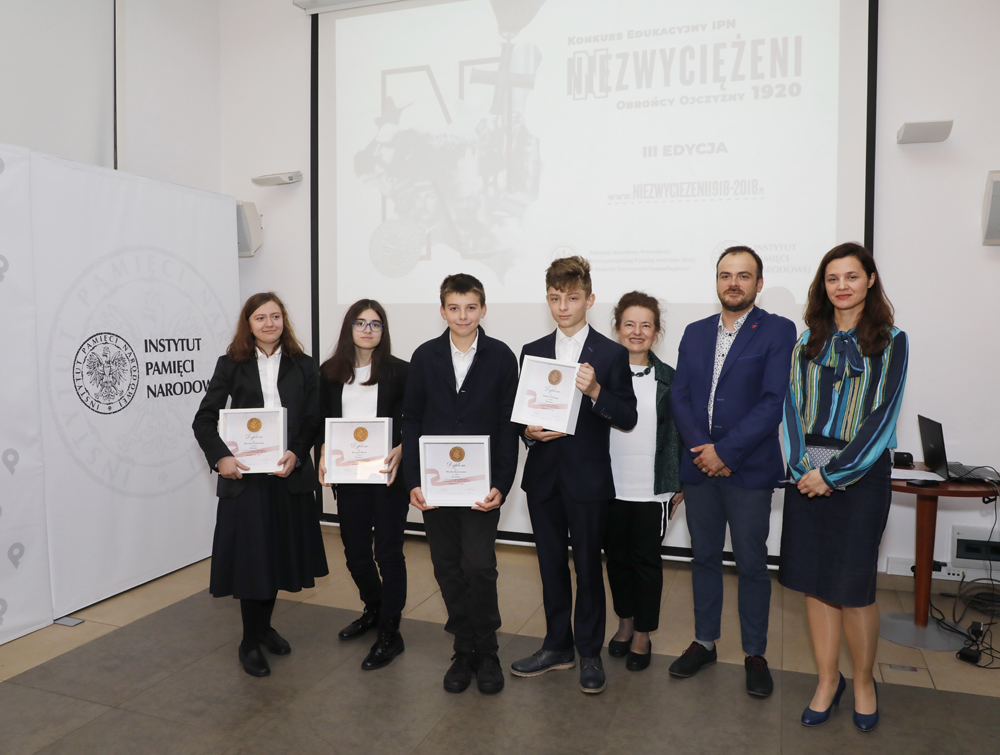 Gala Finałowa III edycji konkursu „Niezwyciężeni 1920. Obrońcy Ojczyzny” – 27 września 2021. Fot. Piotr Życieński (IPN) Gala Finałowa III edycji konkursu „Niezwyciężeni 1920. Obrońcy Ojczyzny” – 27 września 2021. Fot. Piotr Życieński (IPN)