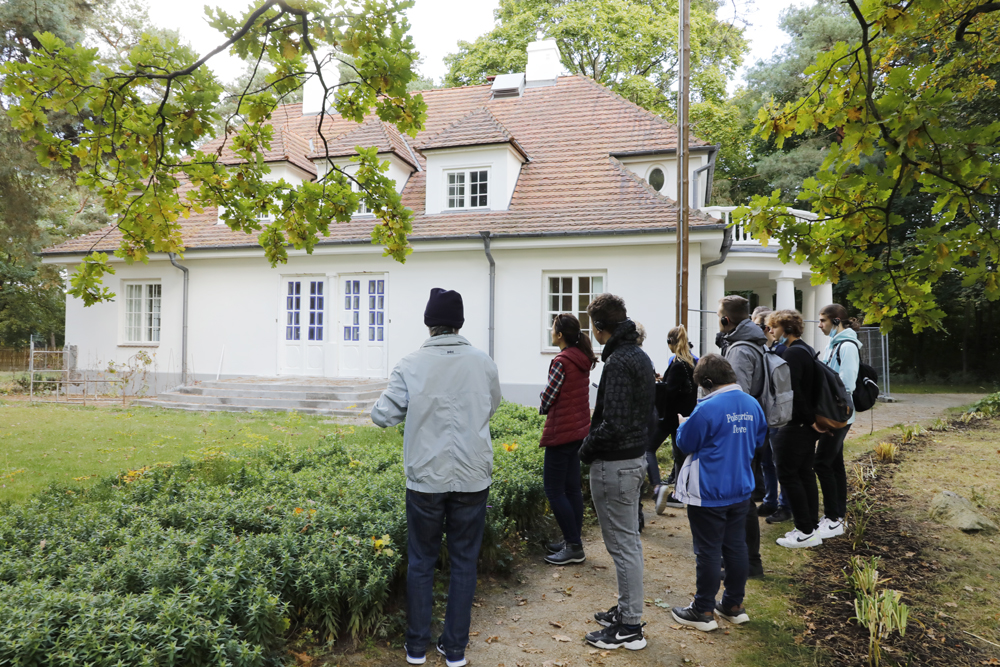 Wizyta laureatów konkursu „Niezwyciężeni 1920. Obrońcy Ojczyzny” w Muzeum Józefa Piłsudskiego w Sulejówku – 27 września 2021. Fot. Piotr Życieński (IPN) Wizyta laureatów konkursu „Niezwyciężeni 1920. Obrońcy Ojczyzny” w Muzeum Józefa Piłsudskiego w Sulejówku – 27 września 2021. Fot. Piotr Życieński (IPN)