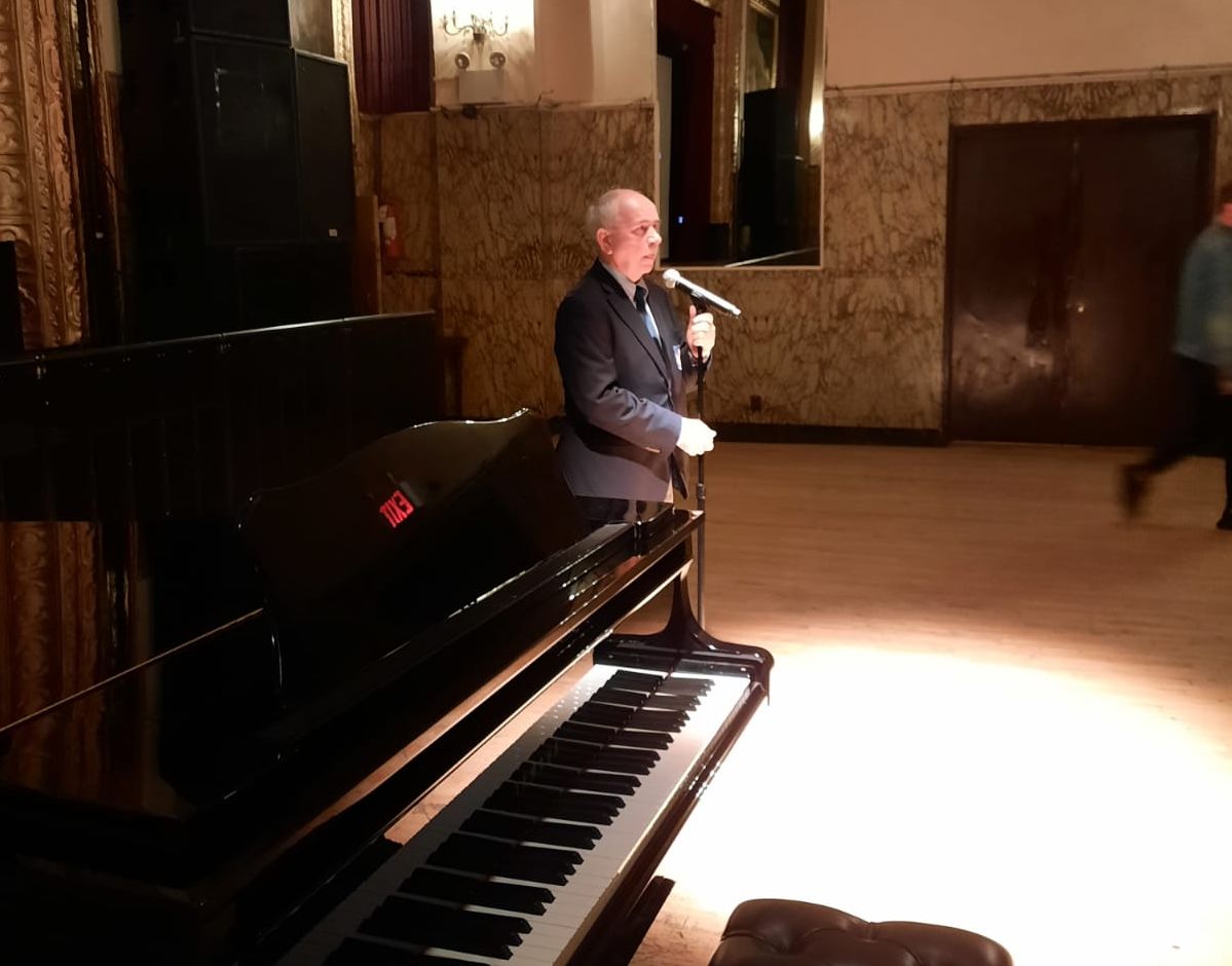 Dr Teofil Lachowicz zapowiadający projekcję. Fot. R. Poboży (AIPN) Dr Teofil Lachowicz zapowiadający projekcję. Fot. R. Poboży (AIPN)