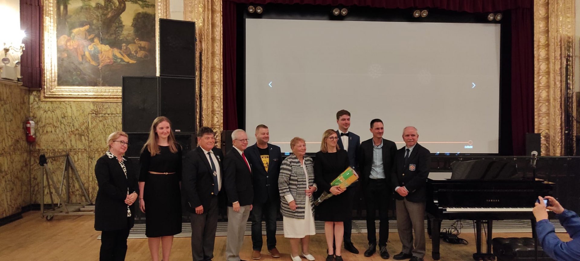 Od lewej stoją I. Korga, A. Wańczyk, M. Chrościelewski, T. Kuzma, T. Antoniak, H. Knapczyk, M. Kruk, A. Kaponyas i R. Poboży. Fot. V. Lipińska Od lewej stoją I. Korga, A. Wańczyk, M. Chrościelewski, T. Kuzma, T. Antoniak, H. Knapczyk, M. Kruk, A. Kaponyas i R. Poboży. Fot. V. Lipińska