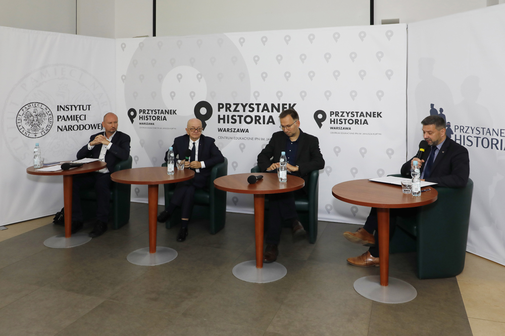 Z cyklu „Między mitem a rzeczywistością – najważniejsze wydarzenia XX wieku” dyskusja o Październiku '56 – Warszawa, 20 października 2021. Fot. Piotr Życieński (IPN) Z cyklu „Między mitem a rzeczywistością – najważniejsze wydarzenia XX wieku” dyskusja o Październiku '56 – Warszawa, 20 października 2021. Fot. Piotr Życieński (IPN)