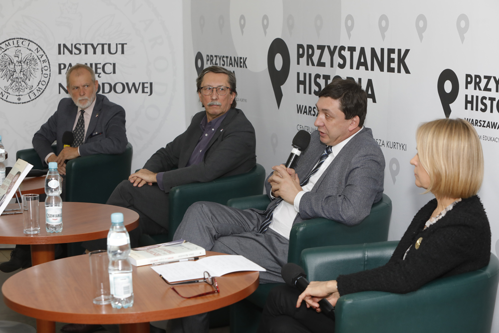 Dyskusja „Na tropie zdrady elit – spojrzenie Jerzego Łojka” – Warszawa, 20 października 2021. Fot. Piotr Życieński (IPN) Dyskusja „Na tropie zdrady elit – spojrzenie Jerzego Łojka” – Warszawa, 20 października 2021. Fot. Piotr Życieński (IPN)