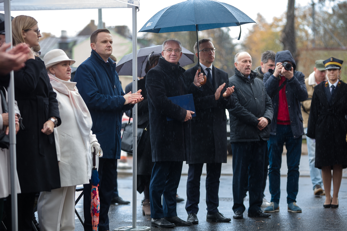 Uroczystość nadania dworcowi kolejowemu w Ciechanowie imienia por. Romana Dziemieszkiewicza – 23 października 2021. Fot. Sławek Kasper (IPN) Uroczystość nadania dworcowi kolejowemu w Ciechanowie imienia por. Romana Dziemieszkiewicza – 23 października 2021. Fot. Sławek Kasper (IPN)