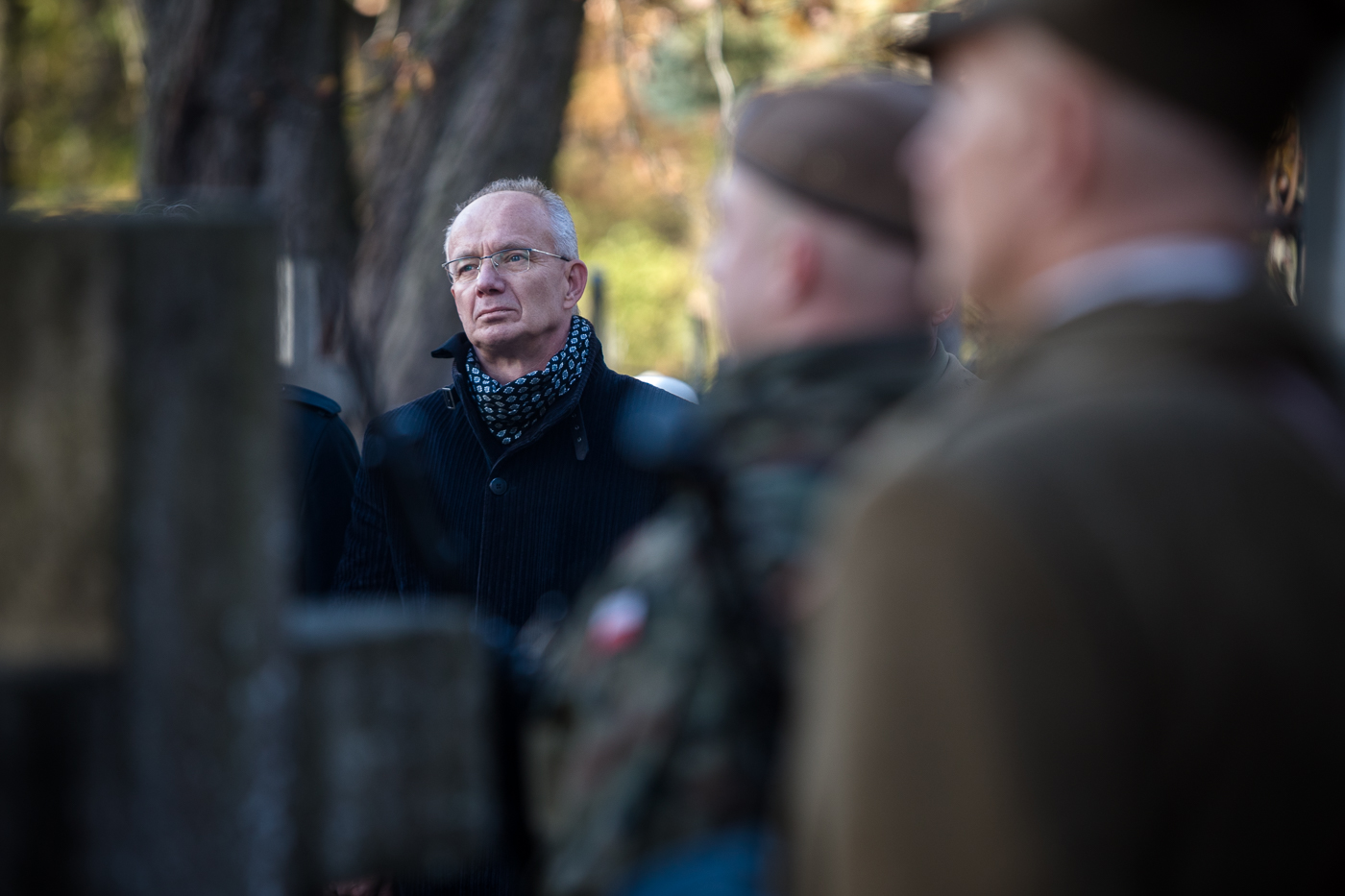 Przy grobie por. Romana Dziemieszkiewicza na cmentarzu parafialnym przy ul. Płońskiej w Ciechanowie – 23 października 2021. Fot. Sławek Kasper (IPN) Przy grobie por. Romana Dziemieszkiewicza na cmentarzu parafialnym przy ul. Płońskiej w Ciechanowie – 23 października 2021. Fot. Sławek Kasper (IPN)