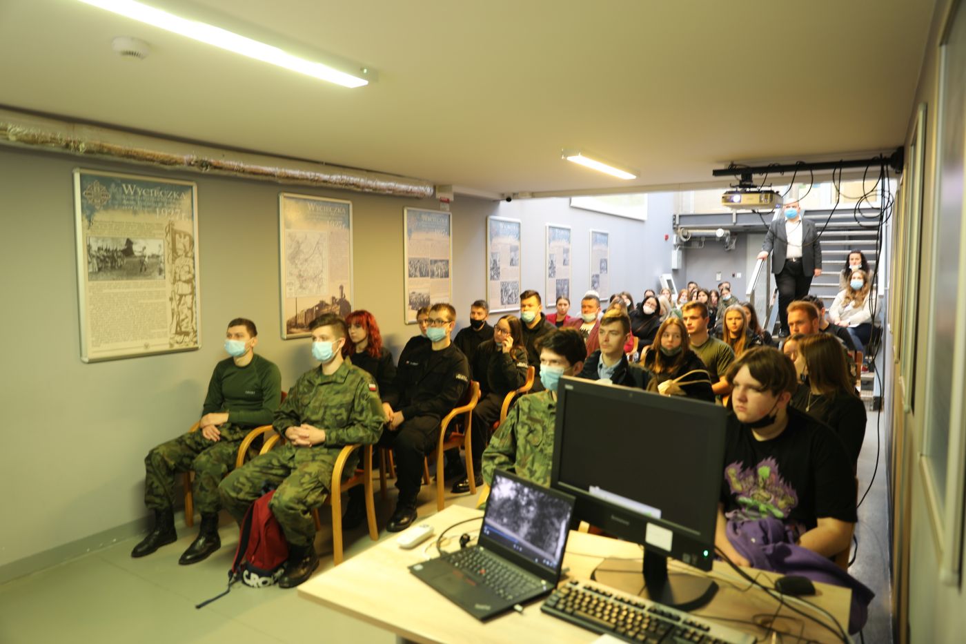 „Niepodlegli na obczyźnie” – dni otwarte dla szkół w Archiwum IPN przy ul. Kłobuckiej 21 w Warszawie – 25–26 października 2021. Fot. Karol Starowicz „Niepodlegli na obczyźnie” – dni otwarte dla szkół w Archiwum IPN przy ul. Kłobuckiej 21 w Warszawie – 25–26 października 2021. Fot. Karol Starowicz