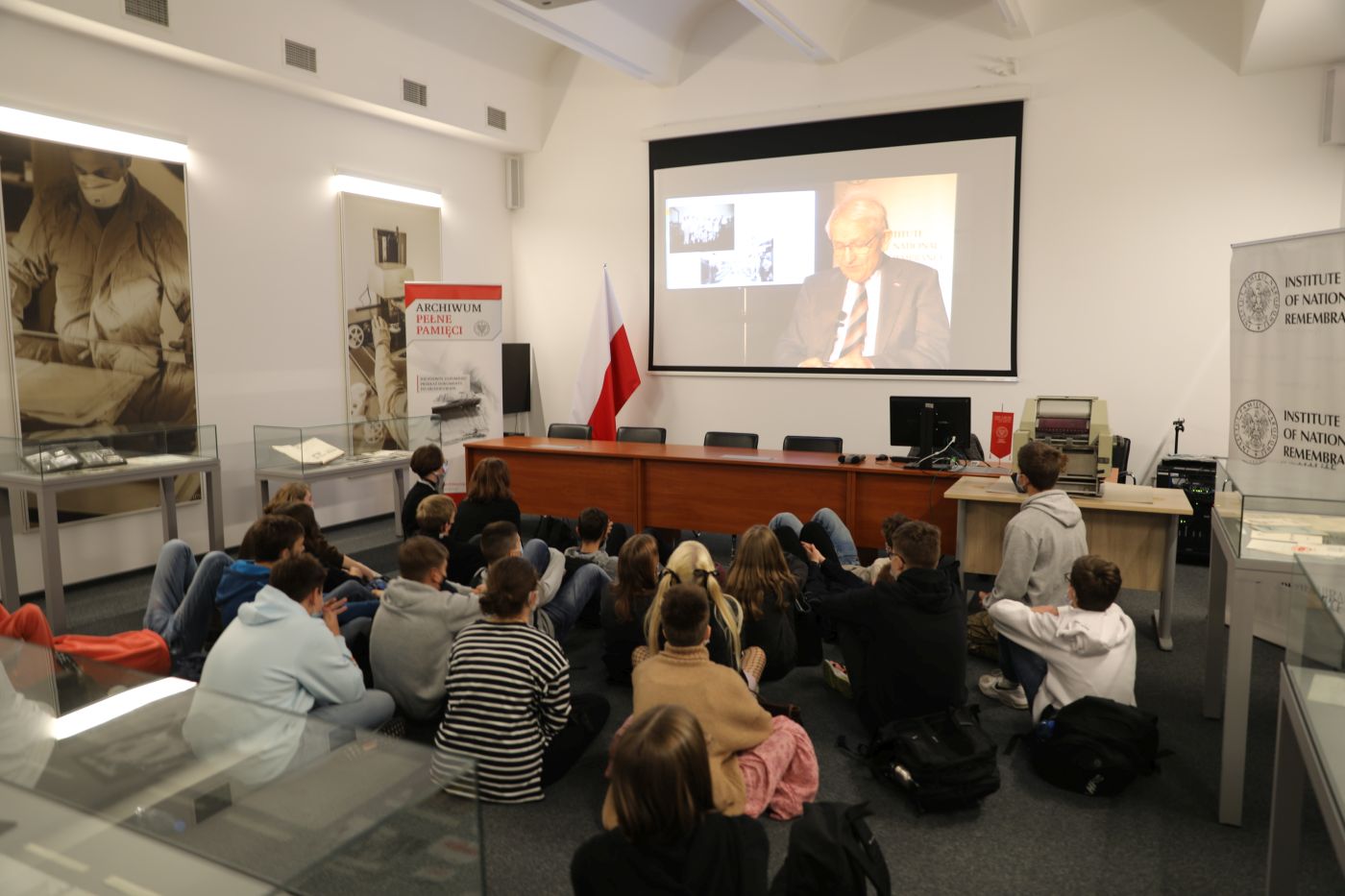 „Niepodlegli na obczyźnie” – dni otwarte dla szkół w Archiwum IPN przy ul. Kłobuckiej 21 w Warszawie – 25–26 października 2021. Fot. Karol Starowicz „Niepodlegli na obczyźnie” – dni otwarte dla szkół w Archiwum IPN przy ul. Kłobuckiej 21 w Warszawie – 25–26 października 2021. Fot. Karol Starowicz