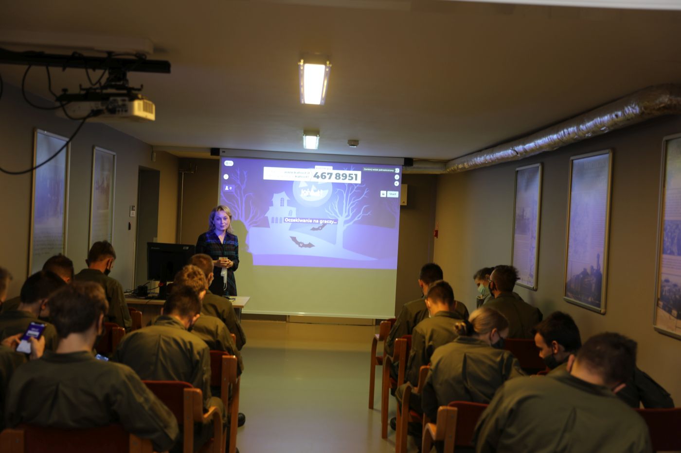 „Niepodlegli na obczyźnie” – dni otwarte dla szkół w Archiwum IPN przy ul. Kłobuckiej 21 w Warszawie – 25–26 października 2021. Fot. Karol Starowicz „Niepodlegli na obczyźnie” – dni otwarte dla szkół w Archiwum IPN przy ul. Kłobuckiej 21 w Warszawie – 25–26 października 2021. Fot. Karol Starowicz