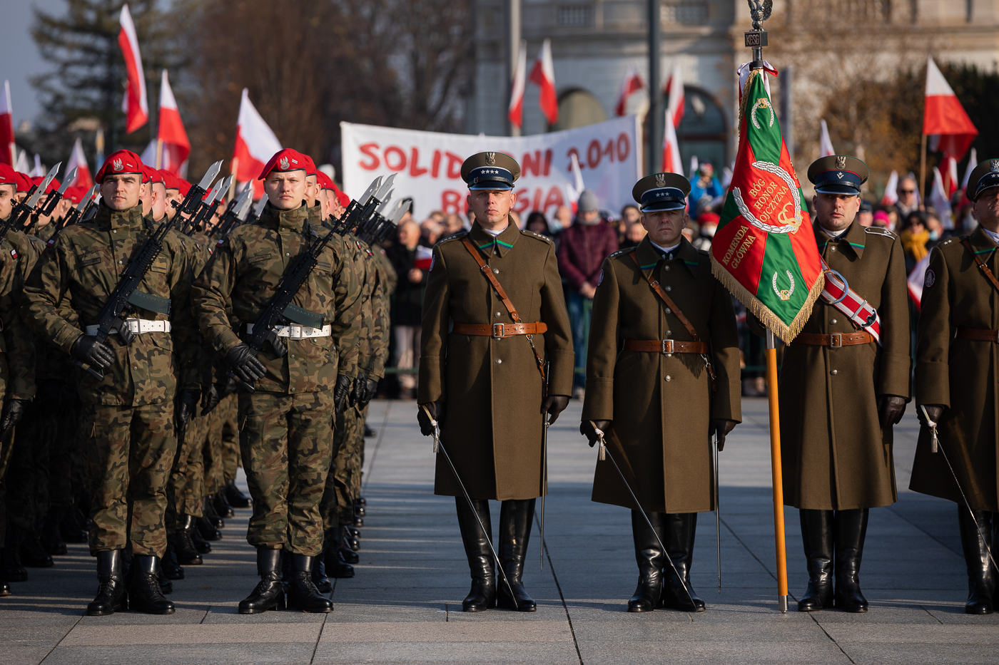 Obchody Narodowego Święta Niepodległości na placu Marszałka Piłsudskiego w Warszawie – 11 listopada 2021. Fot. Mikołaj Bujak (IPN) Obchody Narodowego Święta Niepodległości na placu Marszałka Piłsudskiego w Warszawie – 11 listopada 2021. Fot. Mikołaj Bujak (IPN)