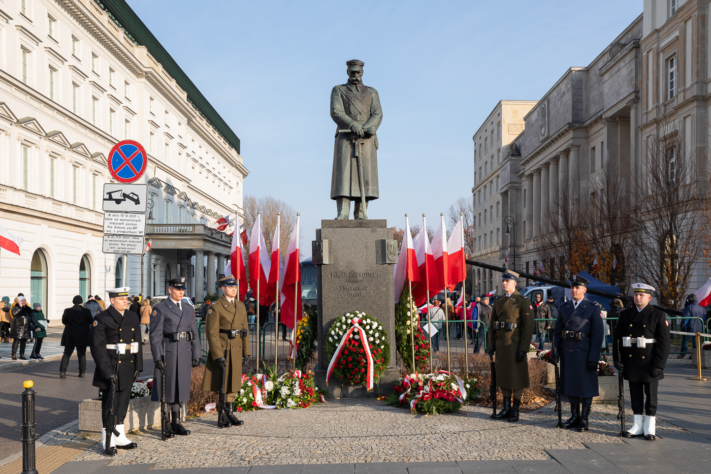 Obchody Narodowego Święta Niepodległości na placu Marszałka Piłsudskiego w Warszawie – 11 listopada 2021. Fot. Mikołaj Bujak (IPN) Obchody Narodowego Święta Niepodległości na placu Marszałka Piłsudskiego w Warszawie – 11 listopada 2021. Fot. Mikołaj Bujak (IPN)