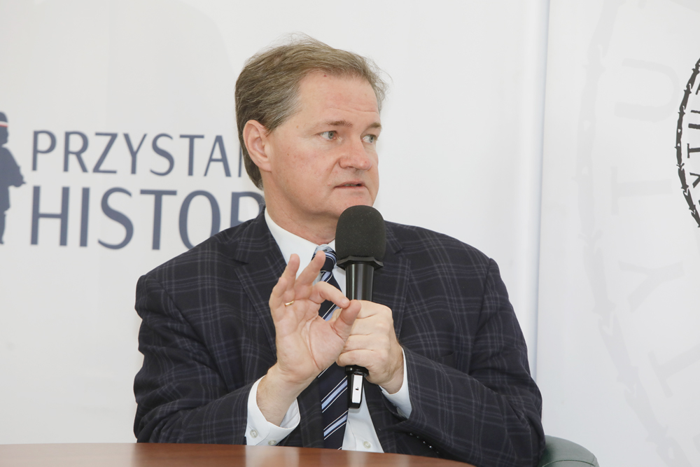 Prof. Grzegorz Kucharczyk podczas dyskusji z cyklu „Polska na froncie sporów cywilizacyjnych” – Warszawa, 6 grudnia 2021. Fot. Piotr Życieński (IPN) Prof. Grzegorz Kucharczyk podczas dyskusji z cyklu „Polska na froncie sporów cywilizacyjnych” – Warszawa, 6 grudnia 2021. Fot. Piotr Życieński (IPN)