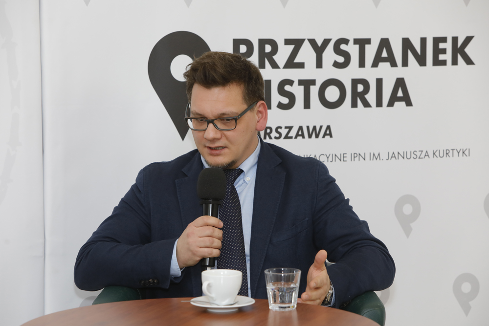 Dr hab. Krzysztof Kania podczas dyskusji z cyklu „O podmiotowość…” – Warszawa, 7 grudnia 2021. Fot. Piotr Życieński (IPN) Dr hab. Krzysztof Kania podczas dyskusji z cyklu „O podmiotowość…” – Warszawa, 7 grudnia 2021. Fot. Piotr Życieński (IPN)
