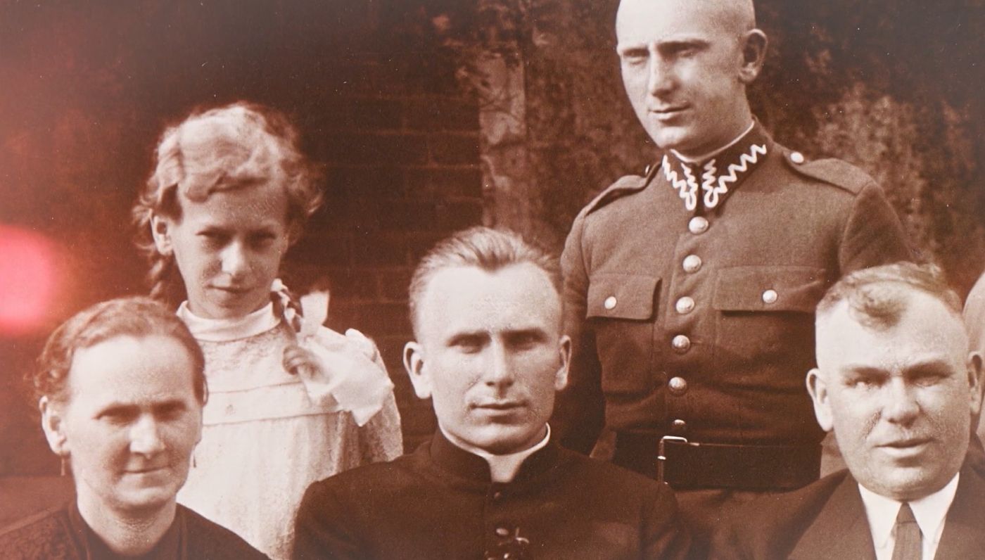 „Przystanek Historia” w TVP Historia, odc. 45: Wytrwaliśmy i zwyciężyliśmy – premiera: 9 grudnia 2021 „Przystanek Historia” w TVP Historia, odc. 45: Wytrwaliśmy i zwyciężyliśmy – premiera: 9 grudnia 2021