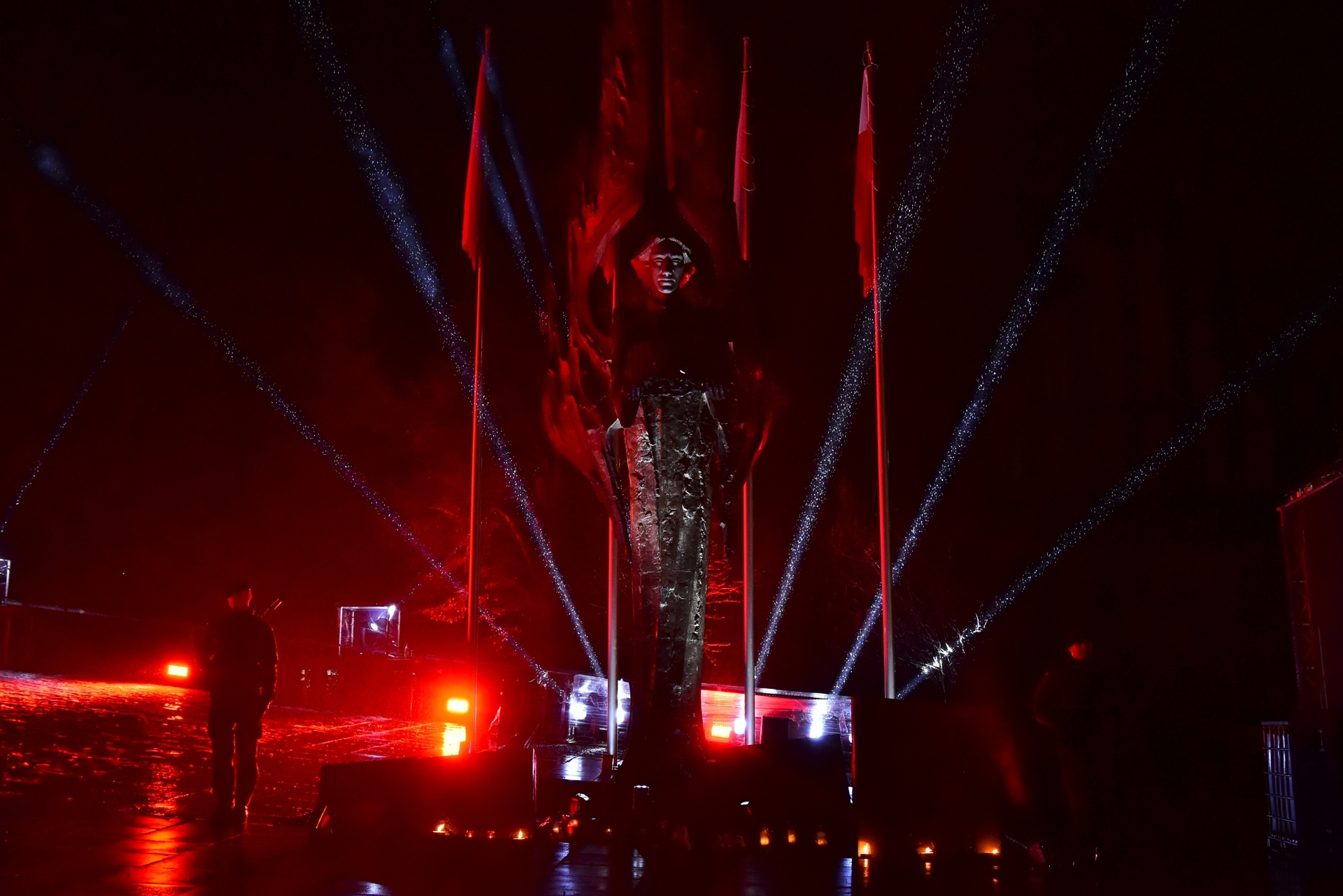 Uroczystość "W Hołdzie Ofiarom Stanu Wojennego" 13.12. godz. 17:00 Uroczystość "W Hołdzie Ofiarom Stanu Wojennego" 13.12. godz. 17:00