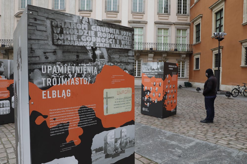 Otwarcie wystawy „Powstanie Grudniowe 1970 roku" – Warszawa, 15 grudnia 2021. Fot. Piotr Życieński (IPN) Otwarcie wystawy „Powstanie Grudniowe 1970 roku" – Warszawa, 15 grudnia 2021. Fot. Piotr Życieński (IPN)