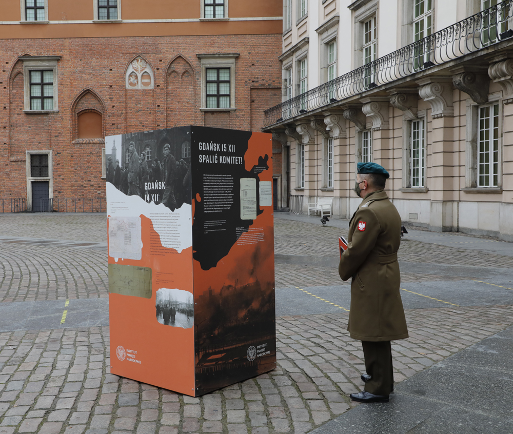 Otwarcie wystawy „Powstanie Grudniowe 1970 roku" – Warszawa, 15 grudnia 2021. Fot. Piotr Życieński (IPN) Otwarcie wystawy „Powstanie Grudniowe 1970 roku" – Warszawa, 15 grudnia 2021. Fot. Piotr Życieński (IPN)