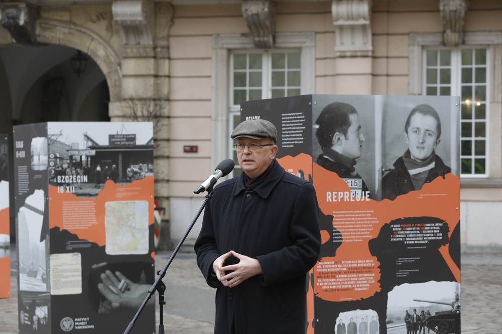 Prof. dr hab. Wojciech Fałkowski, dyrektor Zamku Królewskiego w Warszawie. Otwarcie wystawy „Powstanie Grudniowe 1970 roku" – Warszawa, 15 grudnia 2021. Fot. Piotr Życieński (IPN) Prof. dr hab. Wojciech Fałkowski, dyrektor Zamku Królewskiego w Warszawie. Otwarcie wystawy „Powstanie Grudniowe 1970 roku" – Warszawa, 15 grudnia 2021. Fot. Piotr Życieński (IPN)