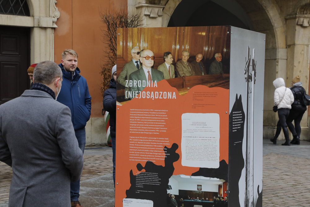 Otwarcie wystawy „Powstanie Grudniowe 1970 roku" – Warszawa, 15 grudnia 2021. Fot. Piotr Życieński (IPN) Otwarcie wystawy „Powstanie Grudniowe 1970 roku" – Warszawa, 15 grudnia 2021. Fot. Piotr Życieński (IPN)