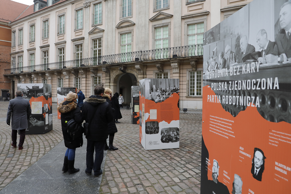 Otwarcie wystawy „Powstanie Grudniowe 1970 roku" – Warszawa, 15 grudnia 2021. Fot. Piotr Życieński (IPN) Otwarcie wystawy „Powstanie Grudniowe 1970 roku" – Warszawa, 15 grudnia 2021. Fot. Piotr Życieński (IPN)