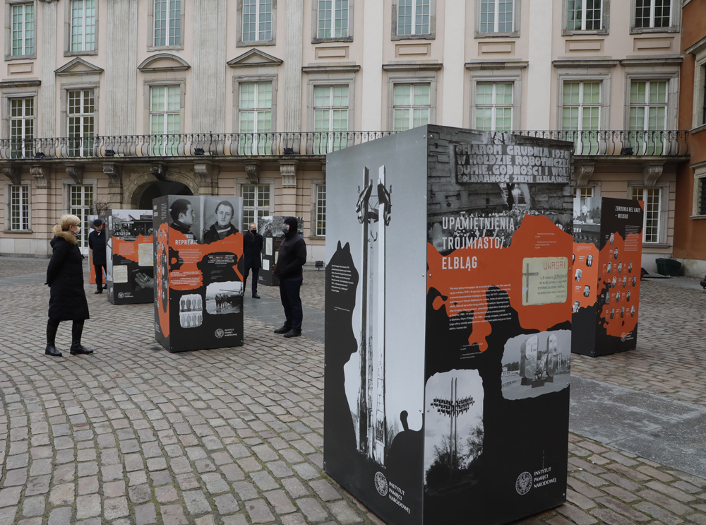 Otwarcie wystawy „Powstanie Grudniowe 1970 roku" – Warszawa, 15 grudnia 2021. Fot. Piotr Życieński (IPN) Otwarcie wystawy „Powstanie Grudniowe 1970 roku" – Warszawa, 15 grudnia 2021. Fot. Piotr Życieński (IPN)
