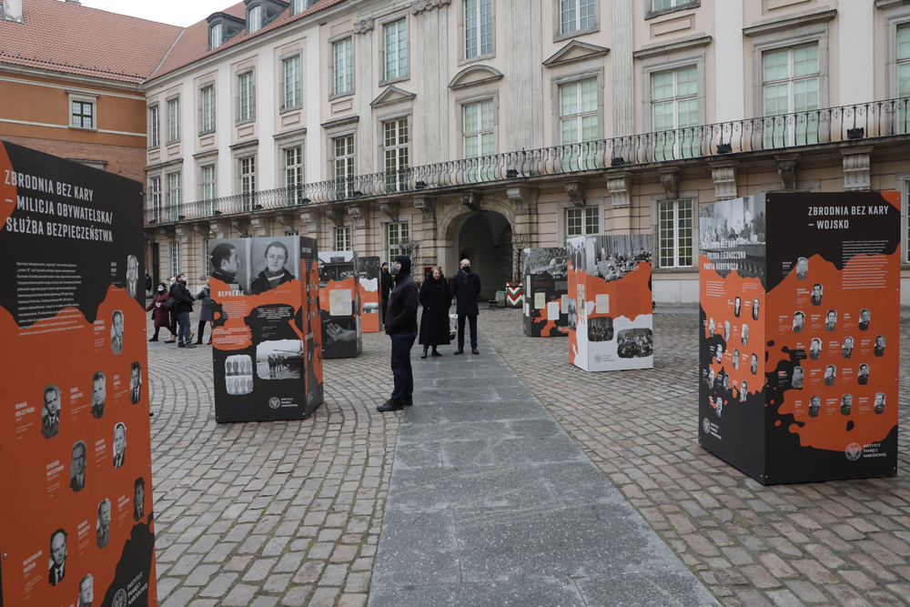 Otwarcie wystawy „Powstanie Grudniowe 1970 roku" – Warszawa, 15 grudnia 2021. Fot. Piotr Życieński (IPN) Otwarcie wystawy „Powstanie Grudniowe 1970 roku" – Warszawa, 15 grudnia 2021. Fot. Piotr Życieński (IPN)