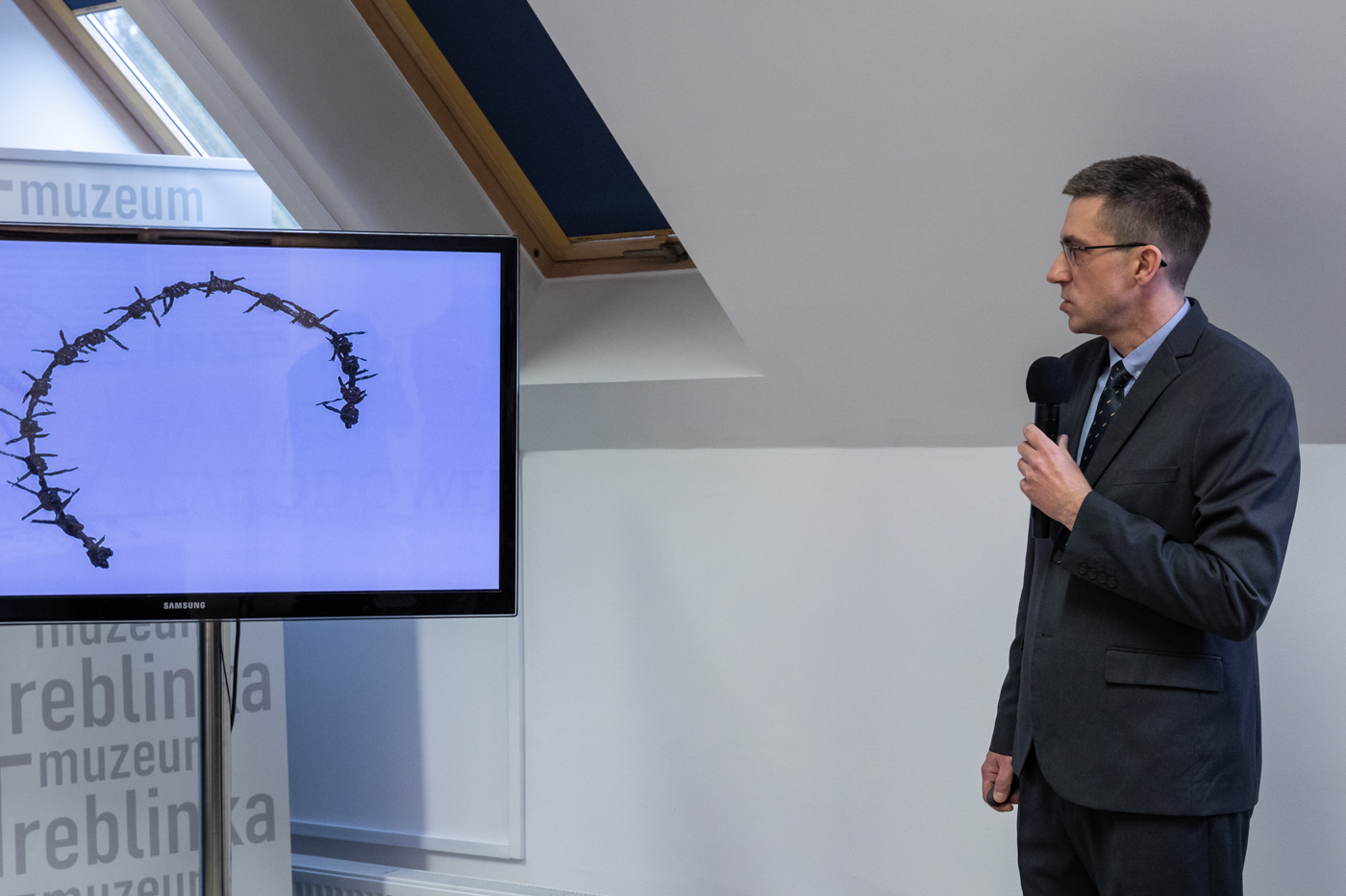 Prok. Marek Rabiega, naczelnik Oddziałowej Komisji Ścigania Zbrodni przeciwko Narodowi Polskiemu w Szczecinie – 27 stycznia 2022. Fot. Mikołaj Bujak (IPN) Prok. Marek Rabiega, naczelnik Oddziałowej Komisji Ścigania Zbrodni przeciwko Narodowi Polskiemu w Szczecinie – 27 stycznia 2022. Fot. Mikołaj Bujak (IPN)