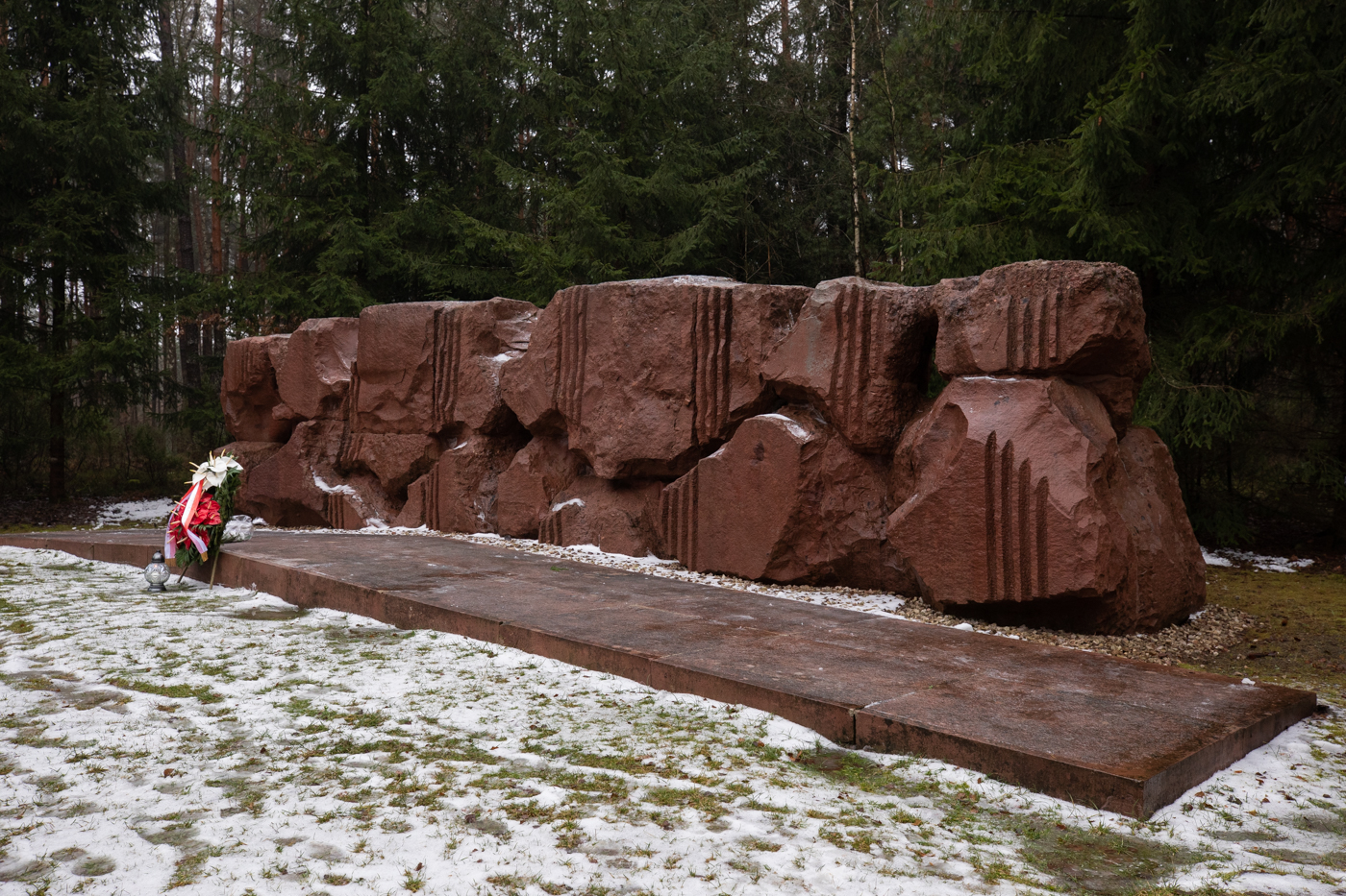 Wizyta przedstawicieli IPN w Muzeum Treblinka, gdzie w latach 1941–1944 funkcjonował niemiecki nazistowski obóz zagłady i obóz pracy – 27 stycznia 2022. Fot. Mikołaj Bujak (IPN) Wizyta przedstawicieli IPN w Muzeum Treblinka, gdzie w latach 1941–1944 funkcjonował niemiecki nazistowski obóz zagłady i obóz pracy – 27 stycznia 2022. Fot. Mikołaj Bujak (IPN)