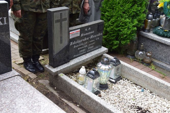 Upamiętnienie Romany Zdziarskiej-Rewskiej ps. „Romka”, uczestniczki powstania warszawskiego – fot. oBUWiM IPN Katowice Upamiętnienie Romany Zdziarskiej-Rewskiej ps. „Romka”, uczestniczki powstania warszawskiego – fot. oBUWiM IPN Katowice