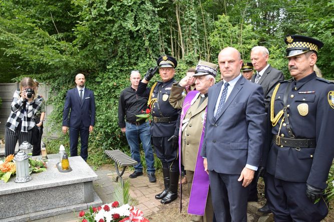 Upamiętnienie Romany Zdziarskiej-Rewskiej ps. „Romka”, uczestniczki powstania warszawskiego – fot. oBUWiM IPN Katowice Upamiętnienie Romany Zdziarskiej-Rewskiej ps. „Romka”, uczestniczki powstania warszawskiego – fot. oBUWiM IPN Katowice